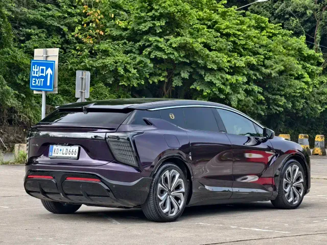 HiPhi X — Фото автомобиля 13