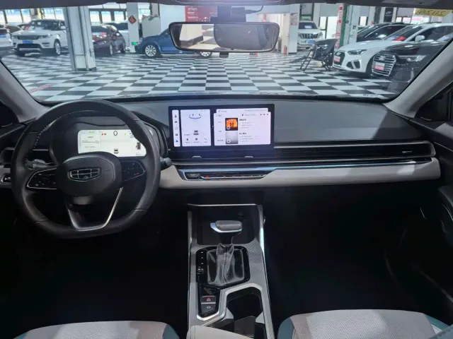 Geely Emgrand — Фото автомобиля 9