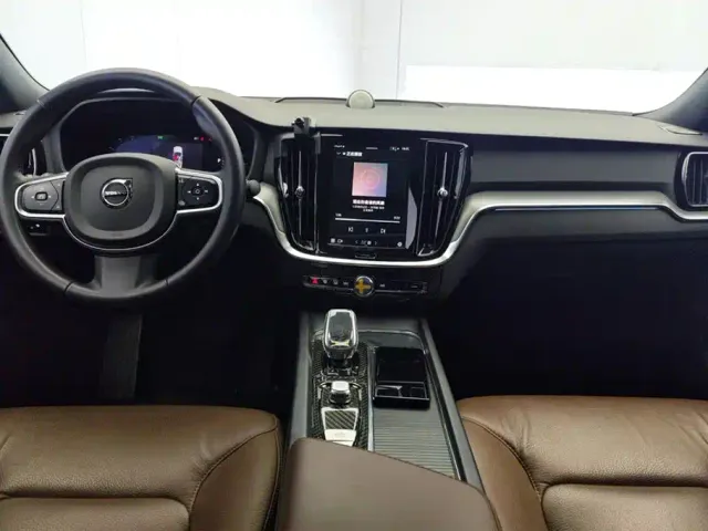 Volvo S60 — Фото автомобиля 12
