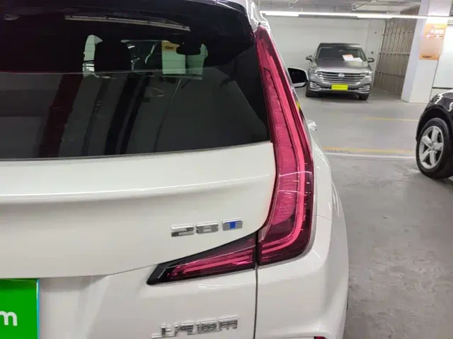 Cadillac XT4 — Фото автомобиля 7