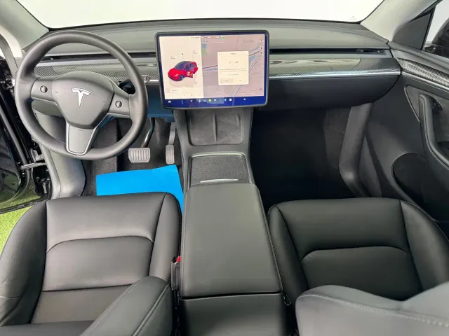 Tesla Model Y — Фото автомобиля 6