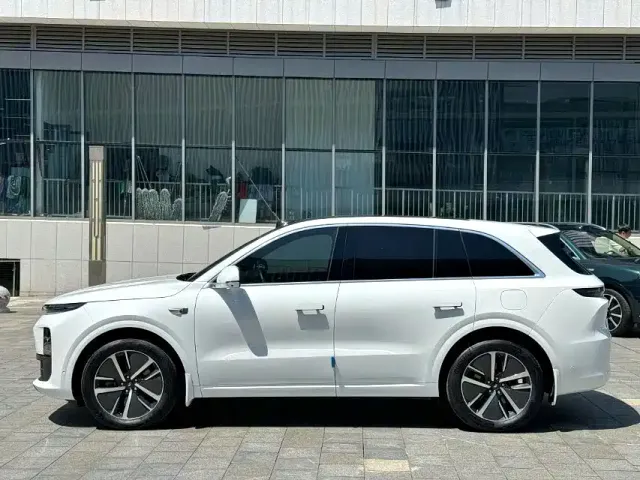 Li Auto L6 — Фото автомобиля 7