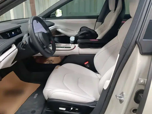 Xiaomi SU7 — Фото автомобиля 14