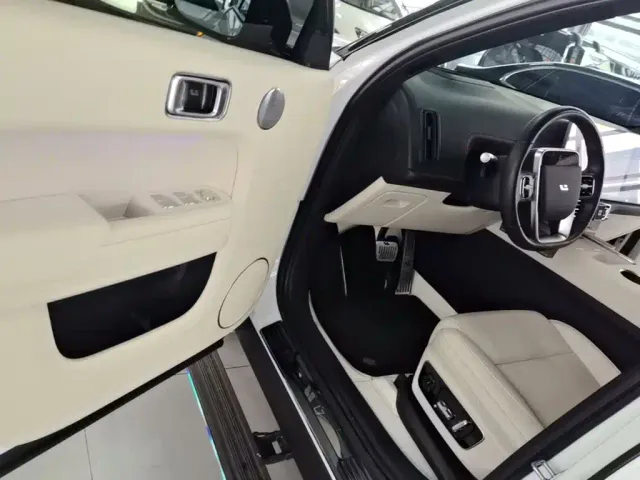 Li Auto L7 — Фото автомобиля 15