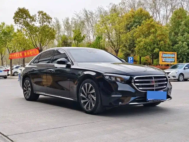 Mercedes-Benz E-Class — Фото автомобиля 3