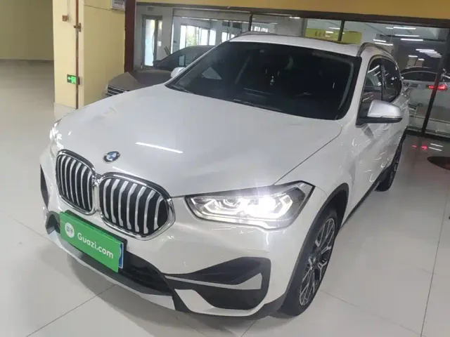 Фотография автомобиля — BMW X1