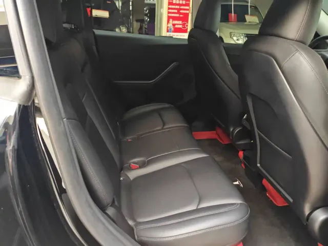 Tesla Model Y — Фото автомобиля 17