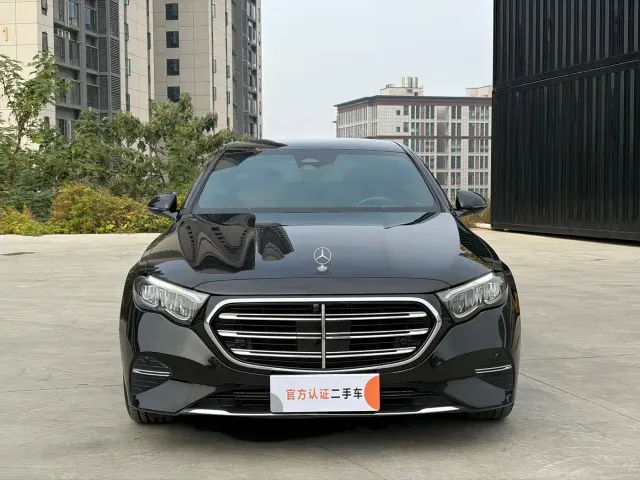 Mercedes-Benz E-Class — Фото автомобиля 2