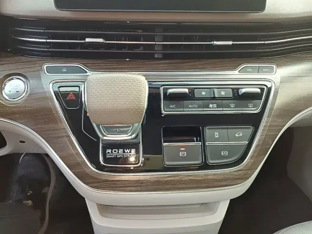Roewe iMAX8 — Фото автомобиля 13