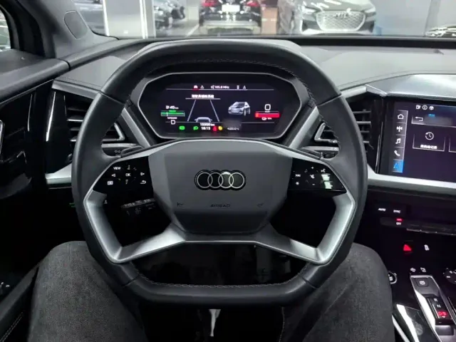 Audi Q4 e-tron — Фото автомобиля 10