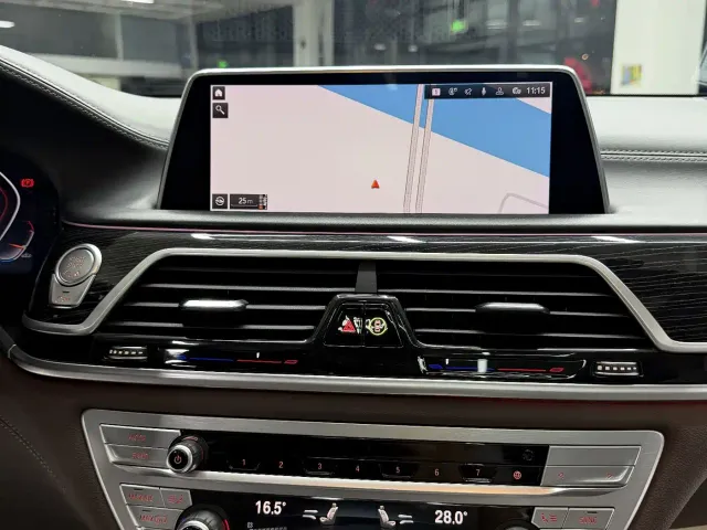 BMW 7 Series — Фото автомобиля 13