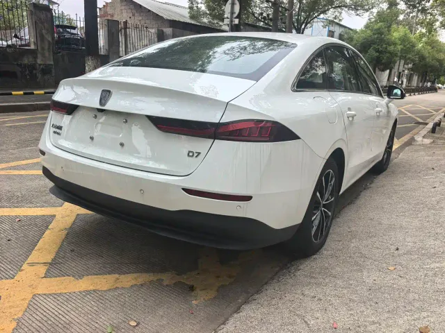 Roewe D7 — Фото автомобиля 5