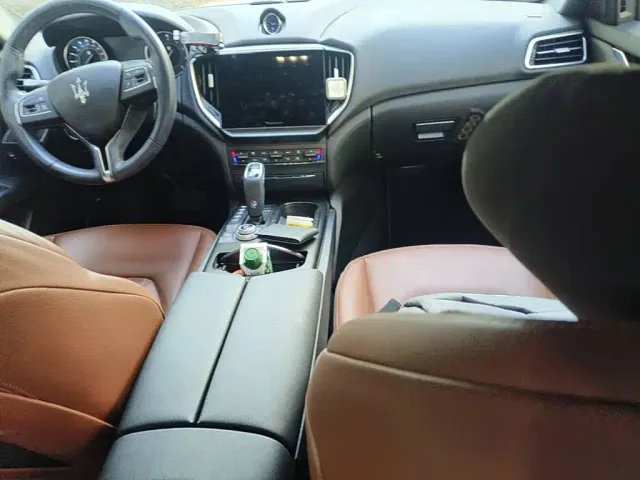 Maserati Ghibli — Фото автомобиля 12