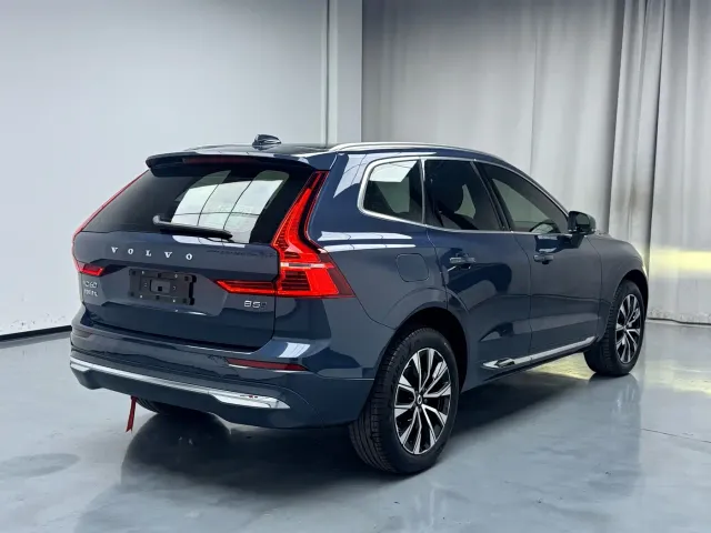 Volvo XC60 — Фото автомобиля 2