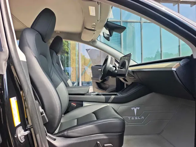 Tesla Model Y — Фото автомобиля 9