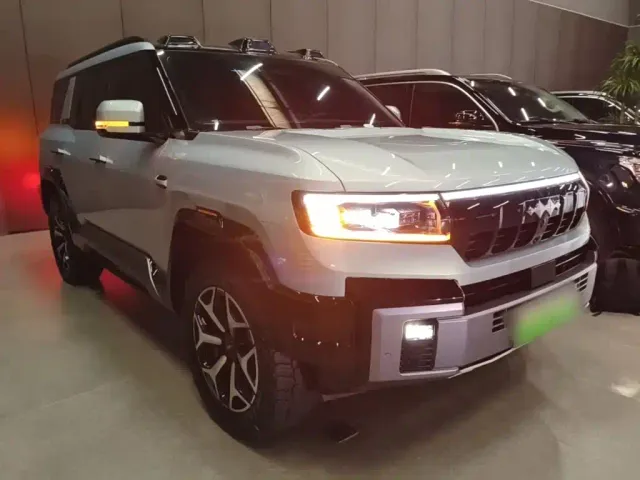 BYD FangChengBao Leopard 8 — Фото автомобиля 3