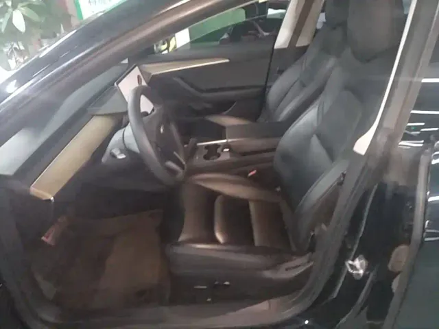 Tesla Model 3 — Фото автомобиля 14