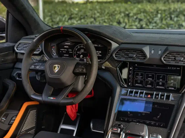 Lamborghini Urus — Фото автомобиля 11