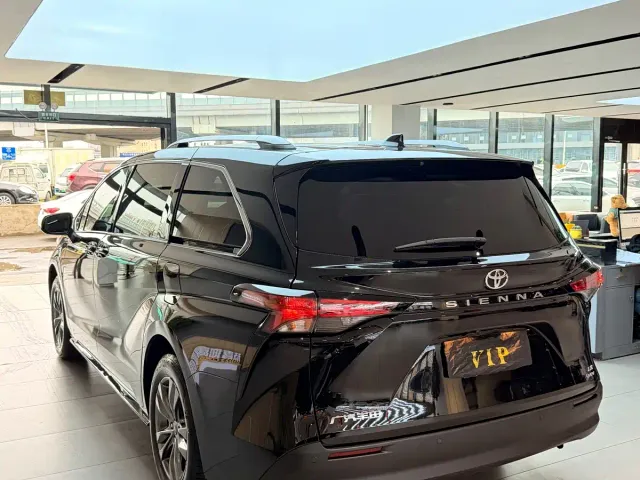 Toyota Sienna — Фото автомобиля 6