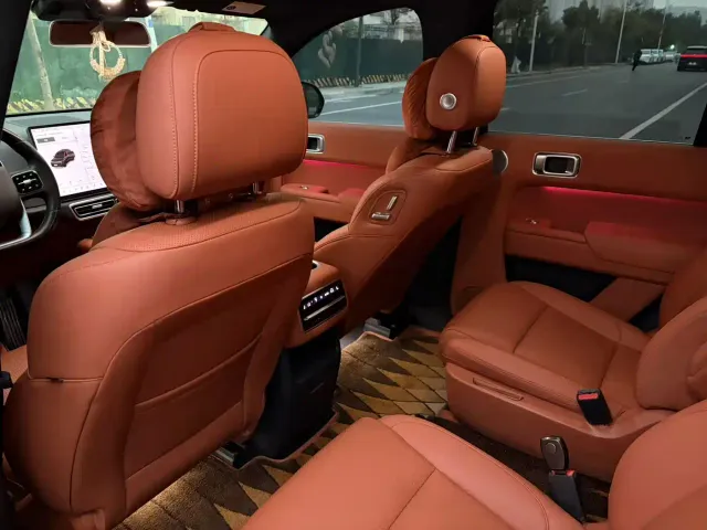 Li Auto L8 — Фото автомобиля 5