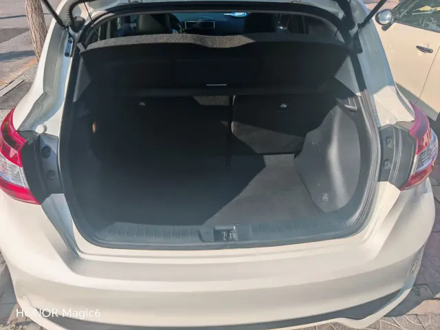 Nissan Tiida — Фото автомобиля 6