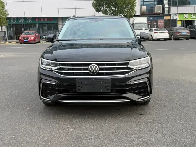 Volkswagen Tiguan L — Фото автомобиля 2