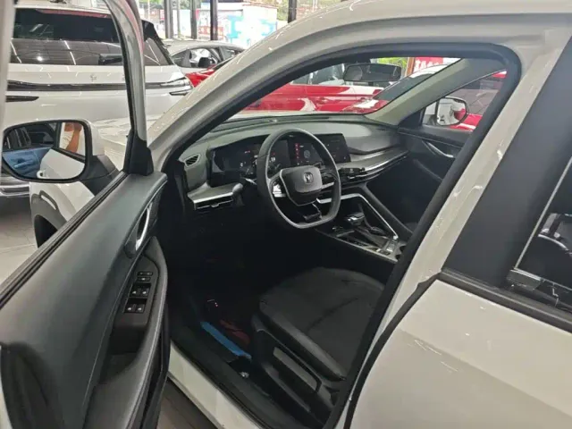 Changan CS35 Plus — Фото автомобиля 15
