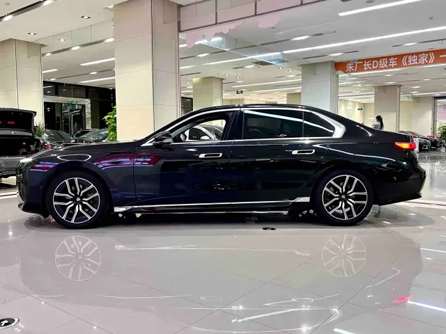 BMW 7 Series — Фото автомобиля 3