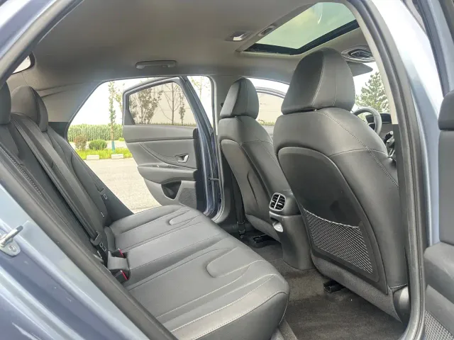 Hyundai Elantra — Фото автомобиля 13
