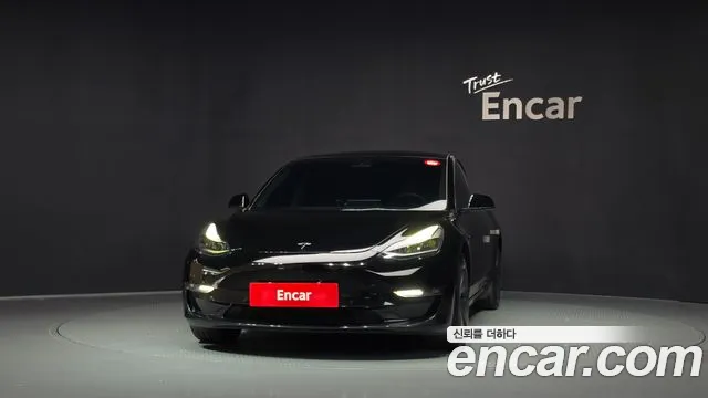 Tesla Model 3 — Фото автомобиля 3