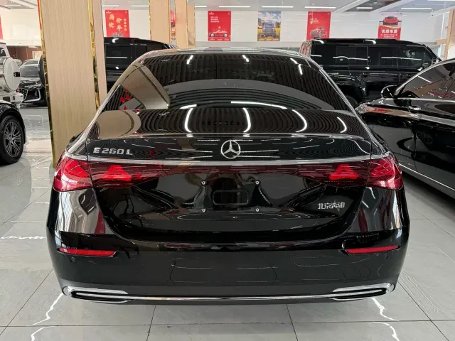 Mercedes-Benz E-Class — Фото автомобиля 5