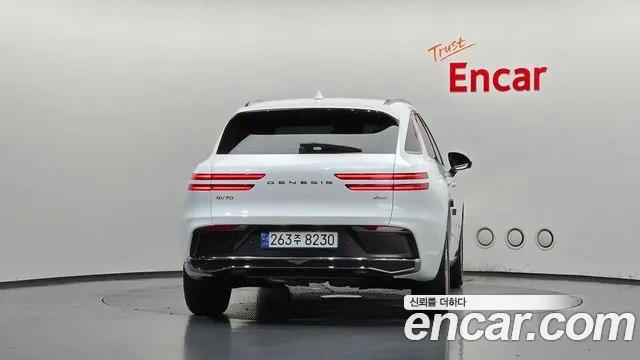 Genesis GV70 — Фото автомобиля 4