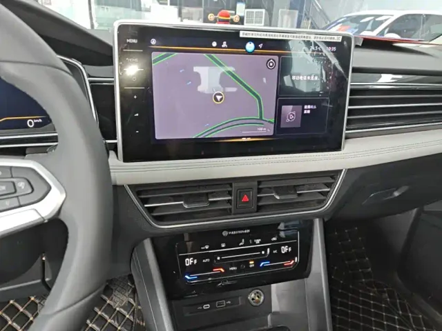 Volkswagen Tiguan L — Фото автомобиля 12