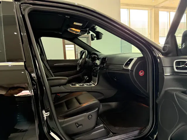 Jeep Grand Cherokee — Фото автомобиля 8