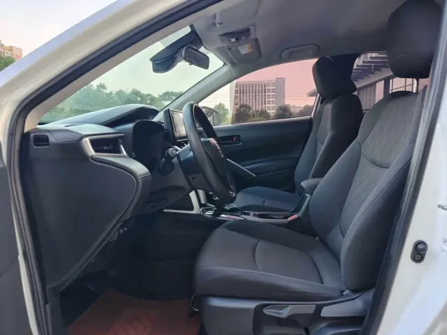 Toyota Corolla Cross — Фото автомобиля 6