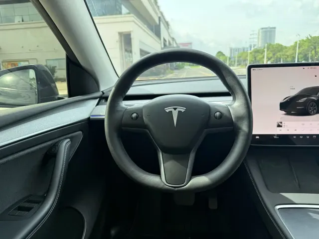 Tesla Model Y — Фото автомобиля 5