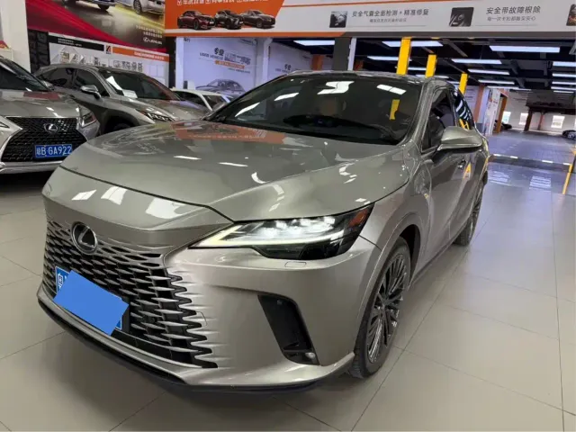 Фотография автомобиля — Lexus RX