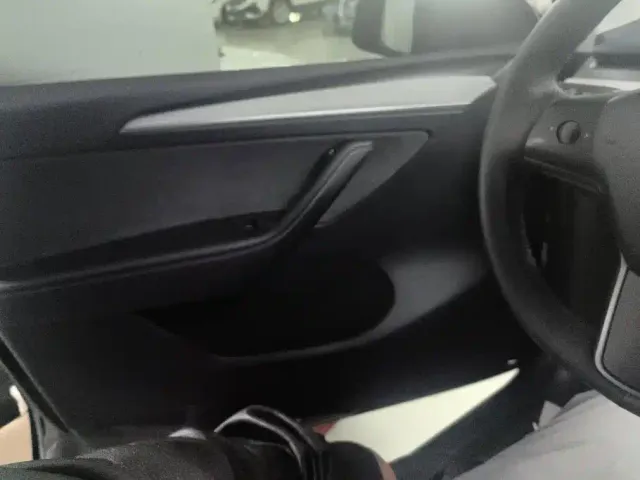 Tesla Model Y — Фото автомобиля 7