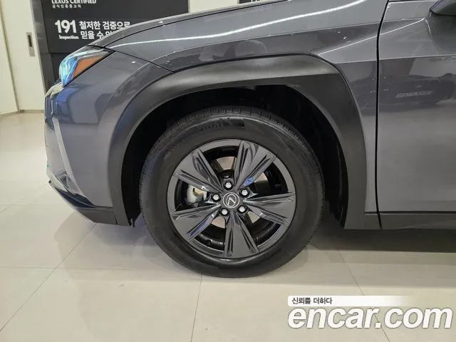 Lexus UX UX300h — Фото автомобиля 5
