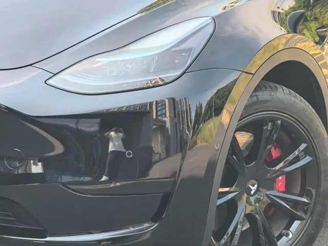 Tesla Model Y — Фото автомобиля 13