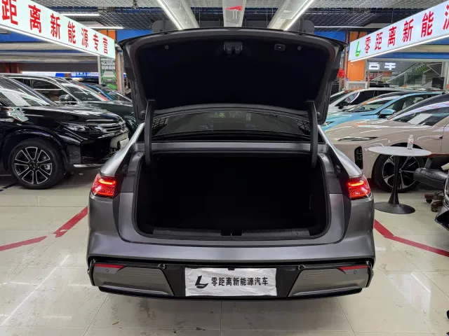 Geely Galaxy E8 — Фото автомобиля 15