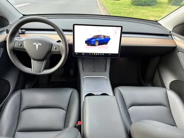 Tesla Model Y — Фото автомобиля 9