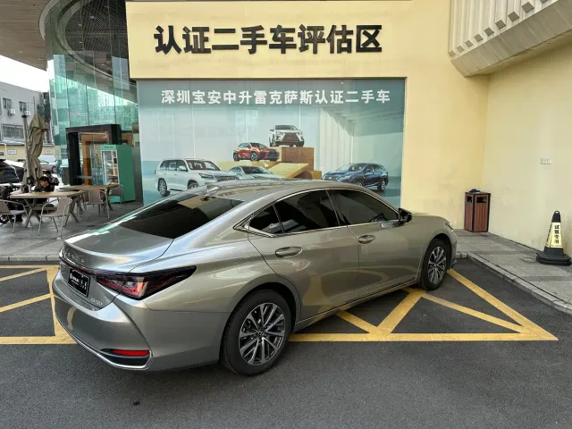 Lexus ES — Фото автомобиля 24