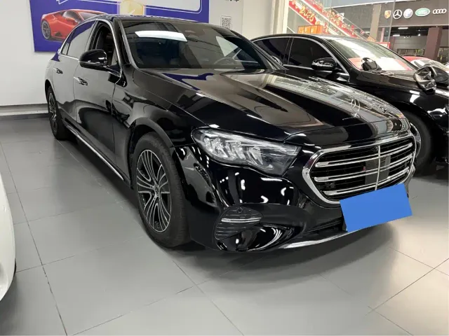 Mercedes-Benz E-Class — Фото автомобиля 3