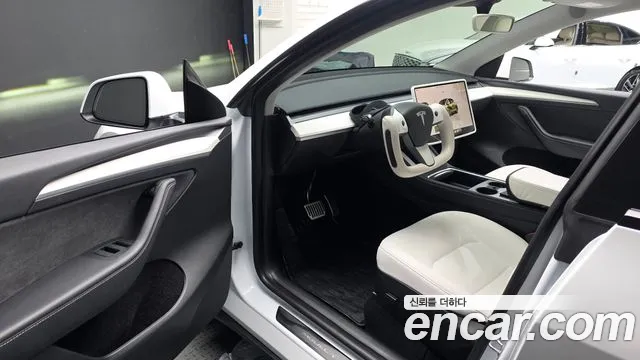 Tesla Model Y — Фото автомобиля 15