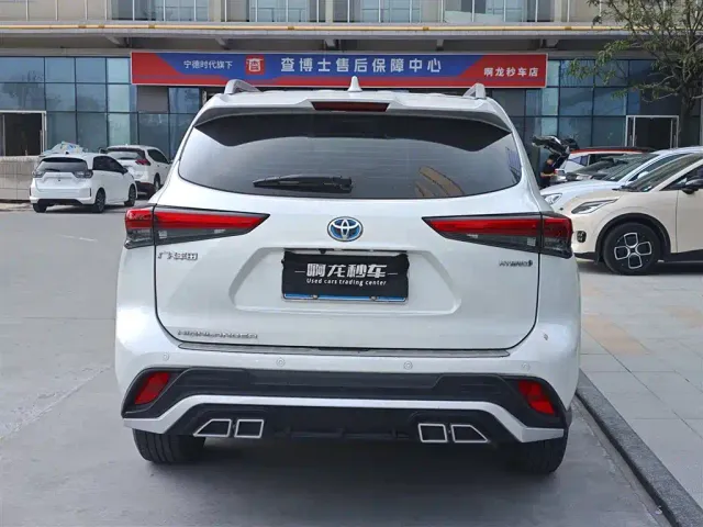 Toyota Highlander — Фото автомобиля 8