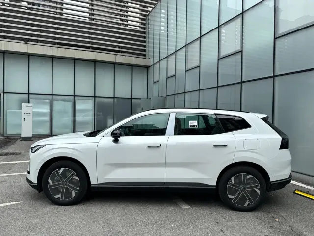 Volvo XC70 Plug-in Hybrid — Фото автомобиля 5