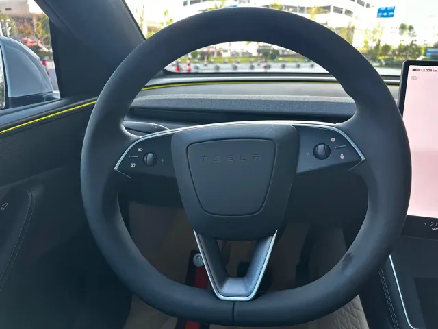 Tesla Model Y — Фото автомобиля 25