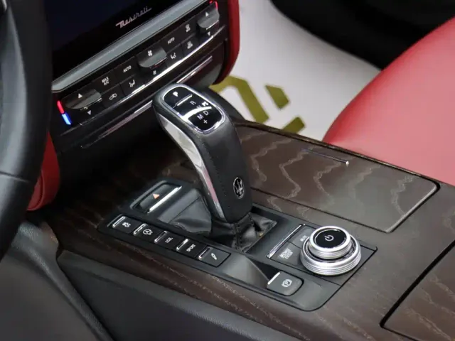 Maserati Quattroporte — Фото автомобиля 23