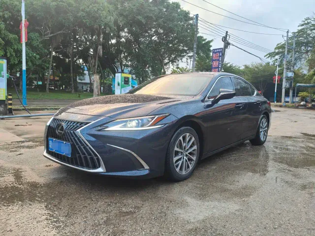 Фотография автомобиля — Lexus ES